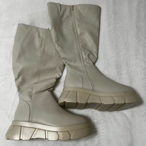 Womens size 13W platform boots. never worn